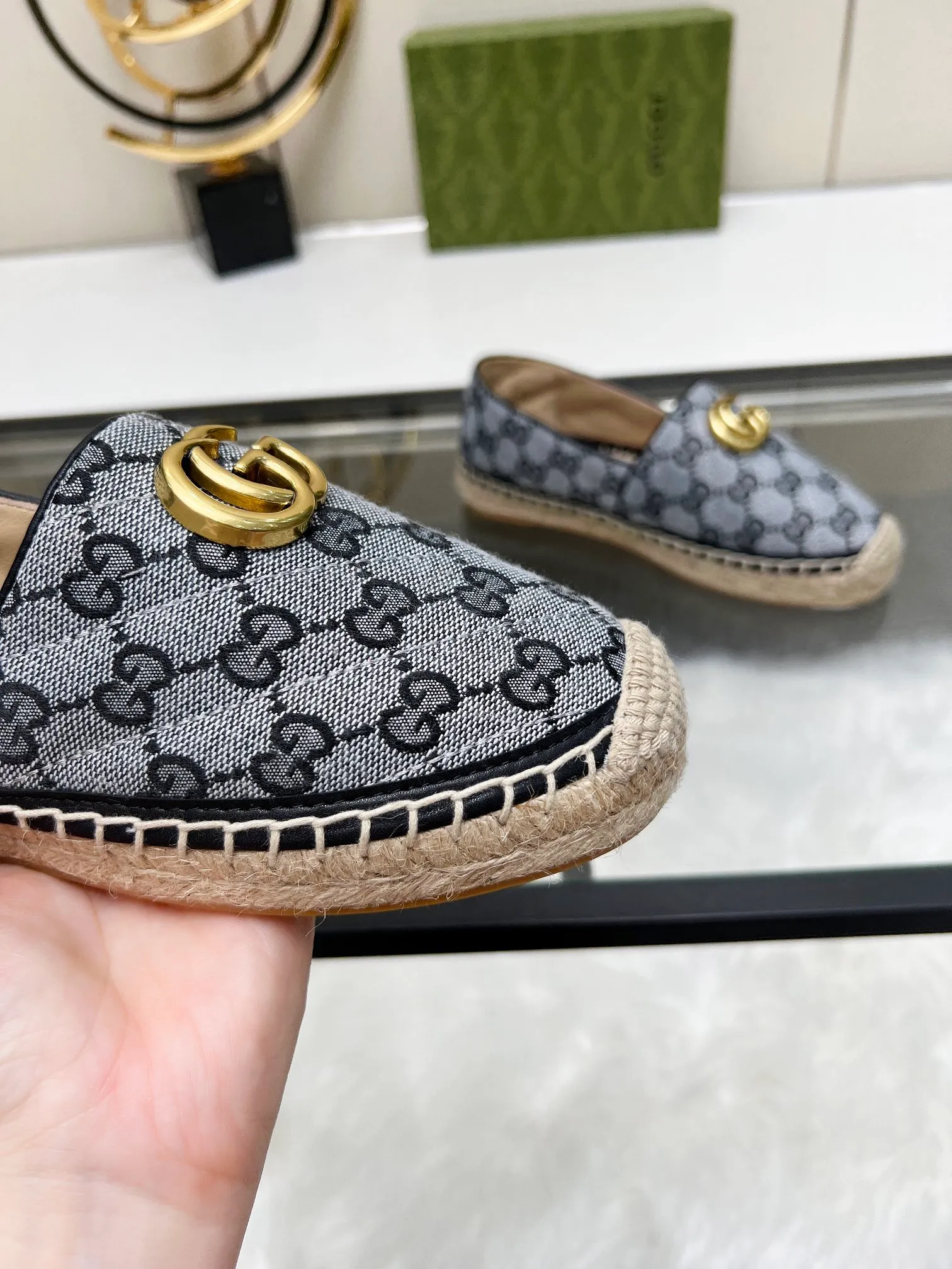 👟👟Ex-factory price 380👟👟 2024 new color early spring Gucci 🗽🗽Gucci classic logo logo canvas fisherman shoes, espadrilles made of double G imported fabric. The color of the brand's double G letter cross-woven pattern will be reinterpreted every season, and the charm of the collection elements will be interpreted through more fresh and eye-catching materials and designs. •Pink, dozens of colors, choose as you like, choose as you like •Women’s style •Number of sizes 35-42